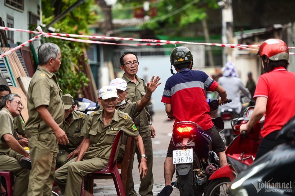 Hiện trường dãy nhà tan hoang sau vụ cháy lớn ven kênh quận 8 TP.HCM-11