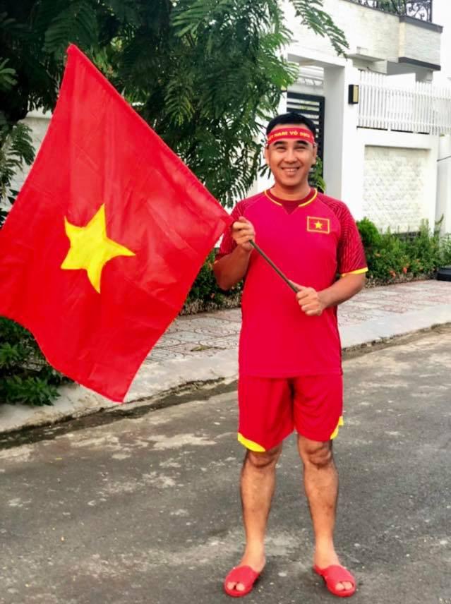 Đôi dép tổ ong huyền thoại và sự thật gây xúc động về Quyền Linh-4