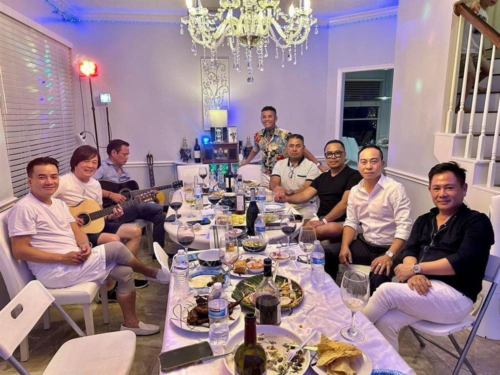 Kasim Hoàng Vũ gầy sọm, nhìn khác lạ sau 8 tháng phẫu thuật khớp xương hàm-7