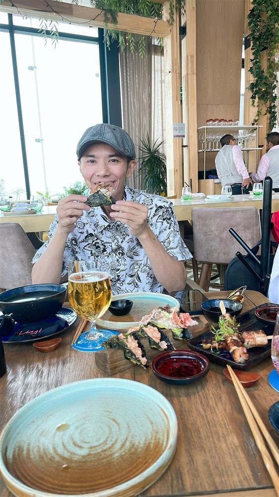 Kasim Hoàng Vũ gầy sọm, nhìn khác lạ sau 8 tháng phẫu thuật khớp xương hàm-8