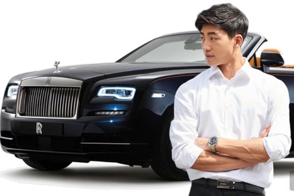 Chàng trai giả chữ ký mẹ, bán xe Rolls-Royce để mua quà tặng nữ ca sĩ-1
