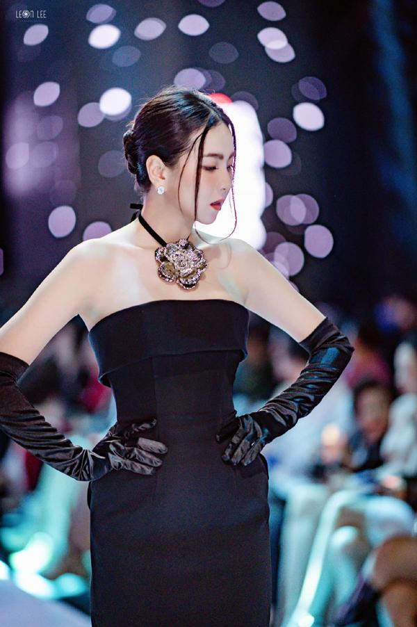 Nữ MC nổi tiếng VTV vừa thông báo ly hôn chồng đại gia có bí kíp gì mà sắc vóc nuột nà xinh đẹp?-9