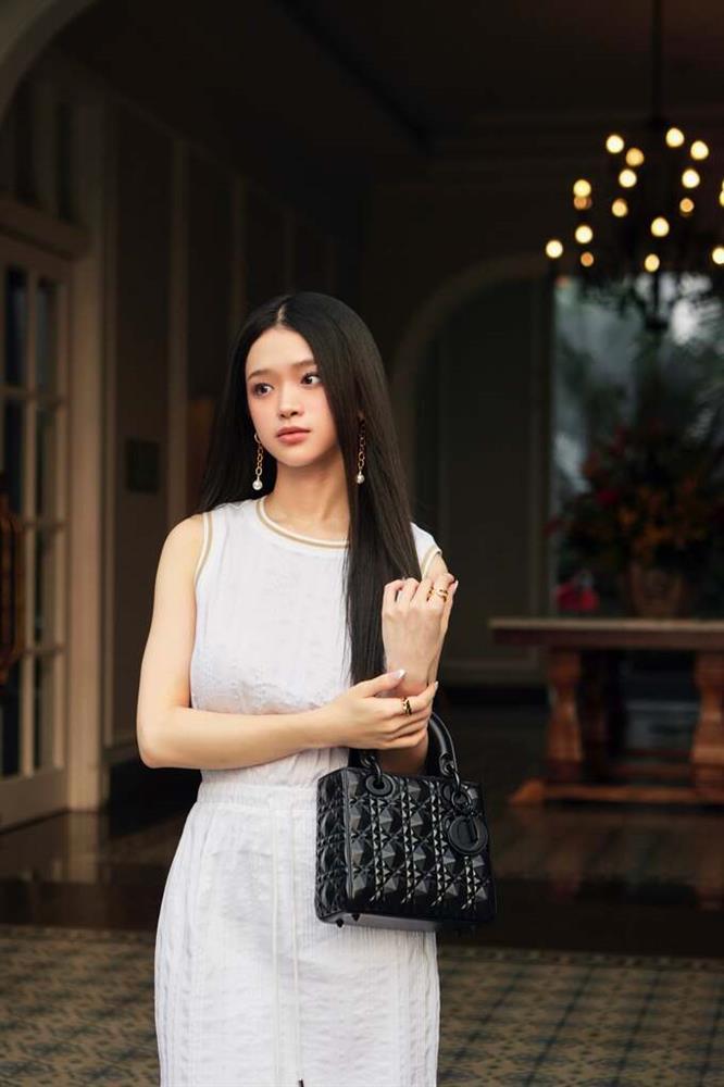 Học Linh Ka diện đồ lúc nàng thơ, khi nổi loạn đúng phong cách Gen Z-5