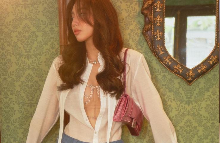 Mốt áo sơ mi buông cúc khoe vòng 1 hot trở lại: Ai mặc đẹp nhất?-14