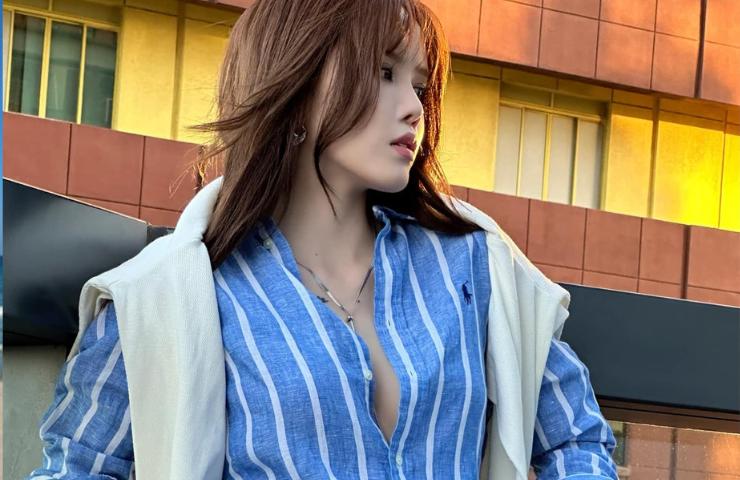 Mốt áo sơ mi buông cúc khoe vòng 1 hot trở lại: Ai mặc đẹp nhất?-3