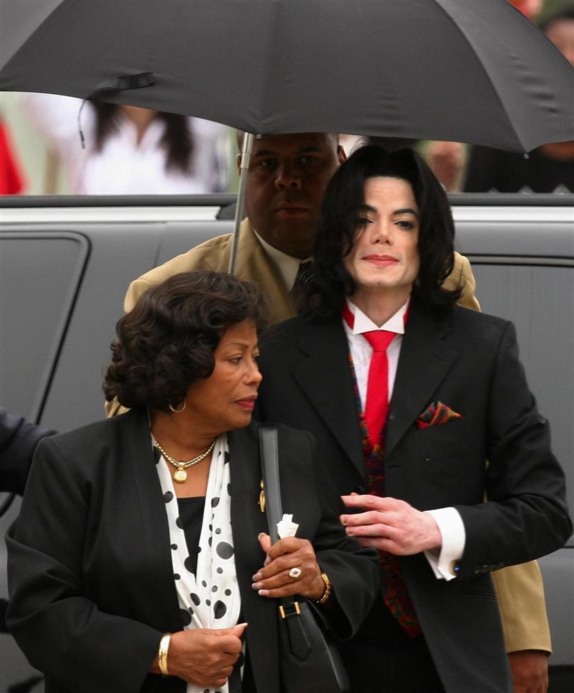 Những đứa con của ông vua pop Michael Jackson khổ vì... giàu-6