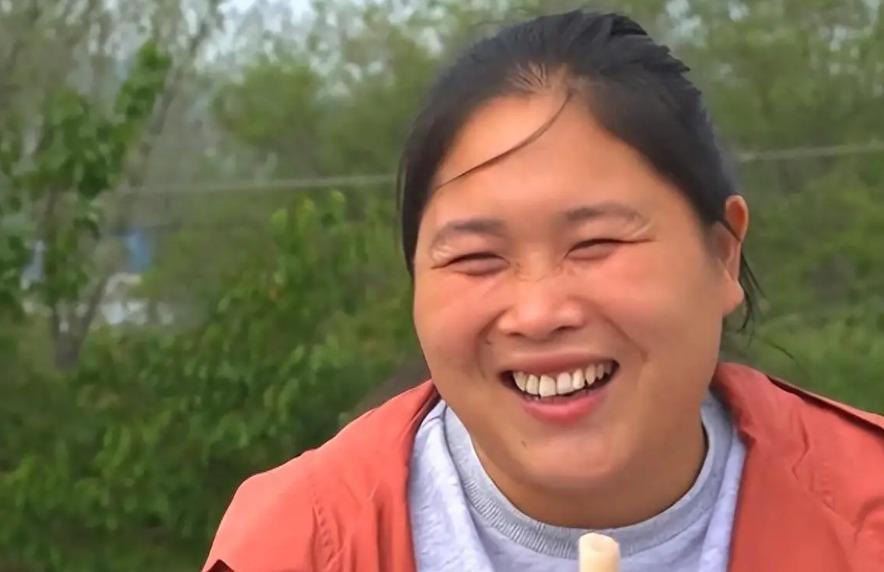 Mukbang bất chấp, người phụ nữ 33 tuổi trông như bà cô 60 tuổi-1