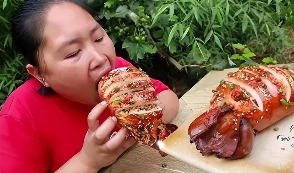 Mukbang bất chấp, người phụ nữ 33 tuổi trông như bà cô 60 tuổi-2