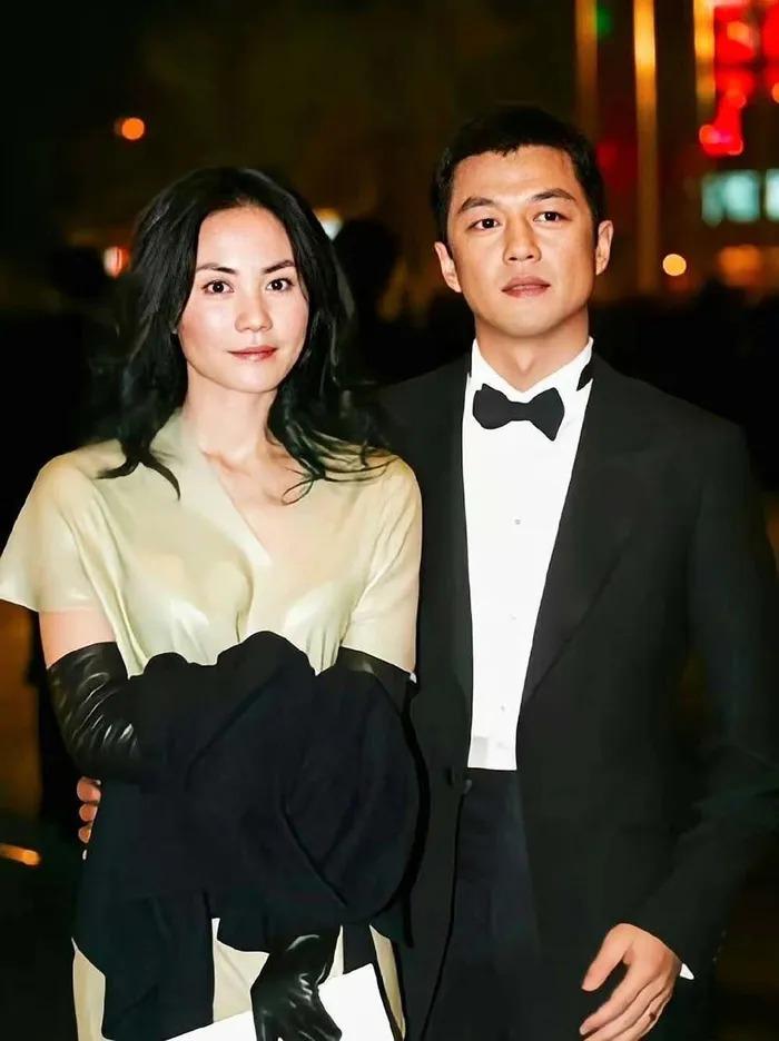 Lý Á Bằng bị chỉ trích vì liên tục nhắc tên vợ cũ Vương Phi-1