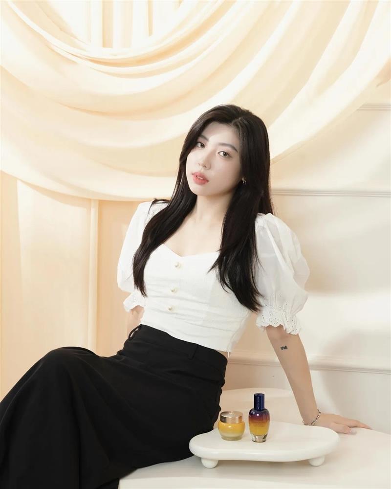 Chân dung nam diễn viên bị bắt quả tang ngoại tình ở công viên-10