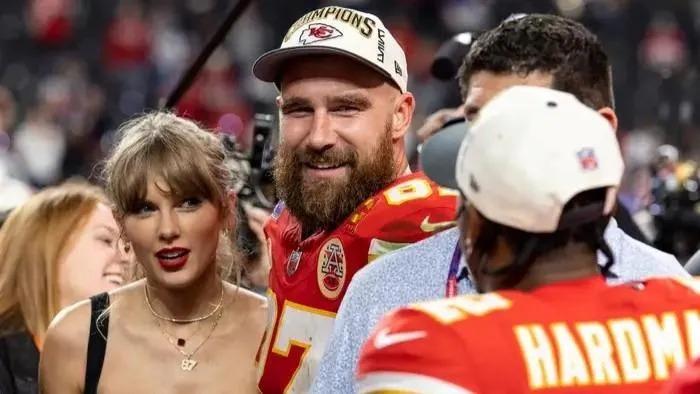 Những món đồ thời trang đắt giá nhất Taylor Swift mặc trong năm nay-8