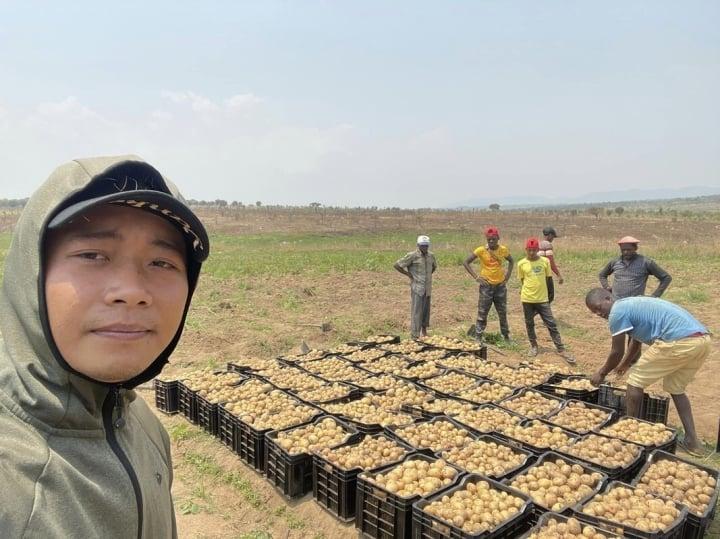 Trước khi mất kênh YouTube, Quang Linh Vlogs đầu tư 4 tỷ trang trại 14 ha, làm phó chủ tịch, sánh bước bên Thuỳ Tiên-6