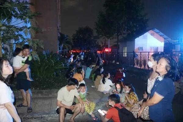 Cháy chung cư ở TPHCM lúc rạng sáng, cả nghìn người hoảng loạn tháo chạy-1