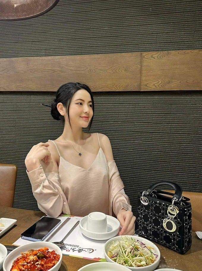 Vợ Quang Hải dùng bảo bối gì để da căng bóng, không tì vết?-3