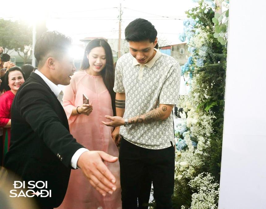 Mẹ bầu Doãn Hải My tươi tắn rạng rỡ, được Văn Hậu chăm sóc-1