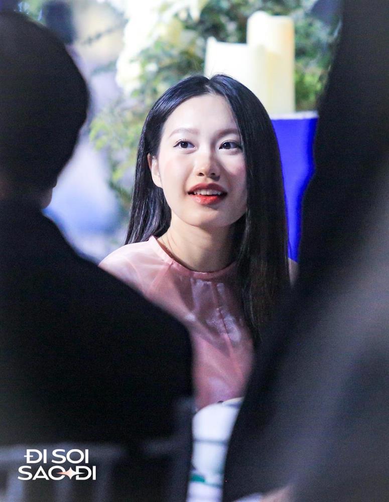 Mẹ bầu Doãn Hải My tươi tắn rạng rỡ, được Văn Hậu chăm sóc-5