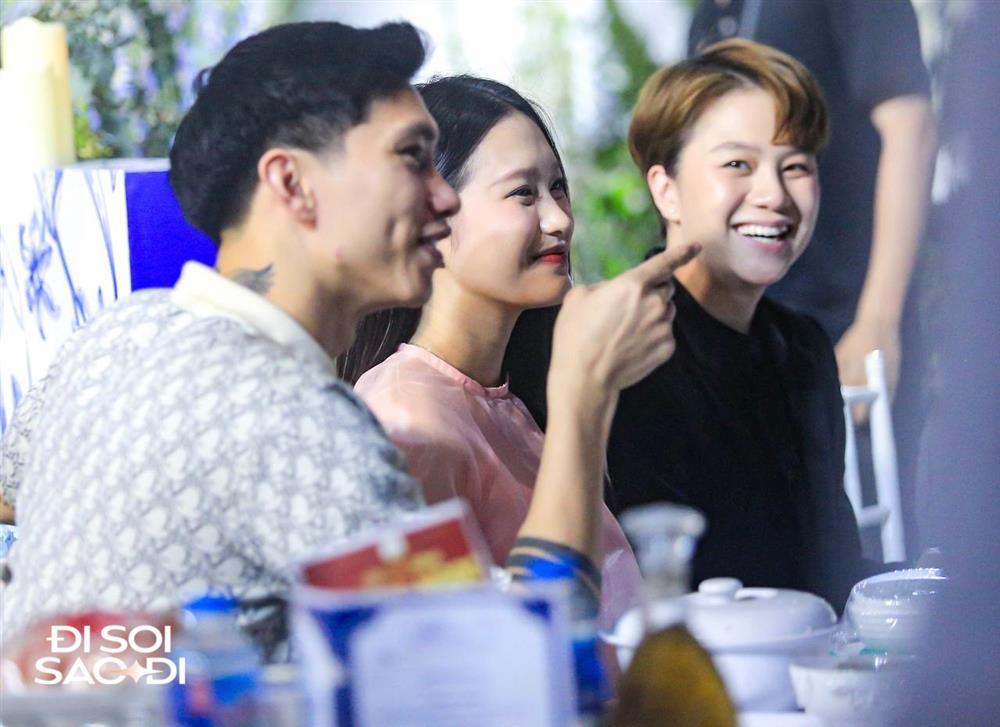 Mẹ bầu Doãn Hải My tươi tắn rạng rỡ, được Văn Hậu chăm sóc-6