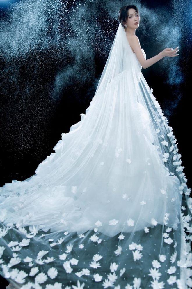 Ngọc Trinh diện váy cưới đẹp lộng lẫy, dân tình rần rần hóng chú rể