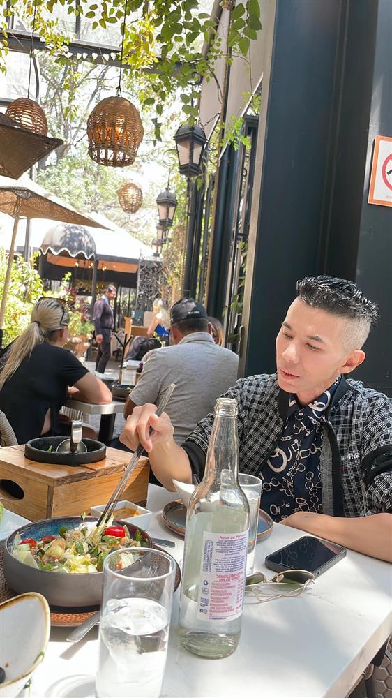 Kasim Hoàng Vũ từng nổi tiếng thế nào trước khi khiến khán giả sốc vì hình ảnh gầy gò, ốm yếu ở Mỹ?-2