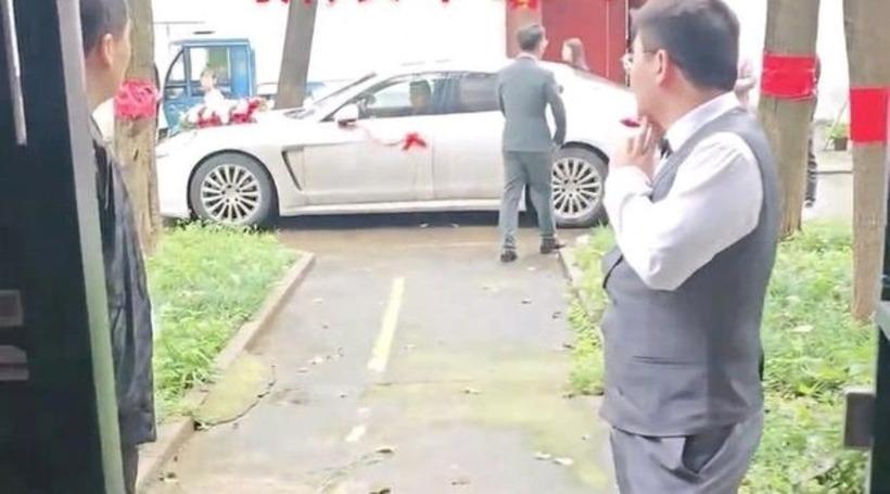 Chú rể vượt hàng trăm km đến đón dâu nhưng nhận cái kết đắng vì quên mang thứ này-2