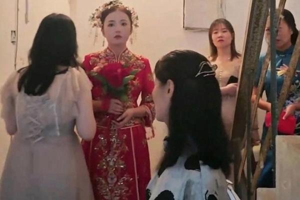 Chú rể dùng máy xúc đón dâu, nhà gái choáng suýt quên tiếp khách-5