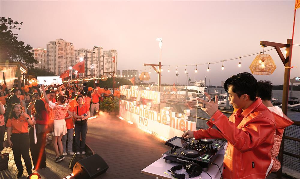 Producer ‘hệ đẹp’ Wokeup lan tỏa tinh thần sống đầy từng khoảnh khắc-1