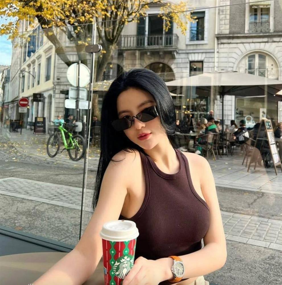 Bà xã mới cưới của Quang Hải: Sắc vóc mảnh mai, gu thời trang dát đồ hiệu-2