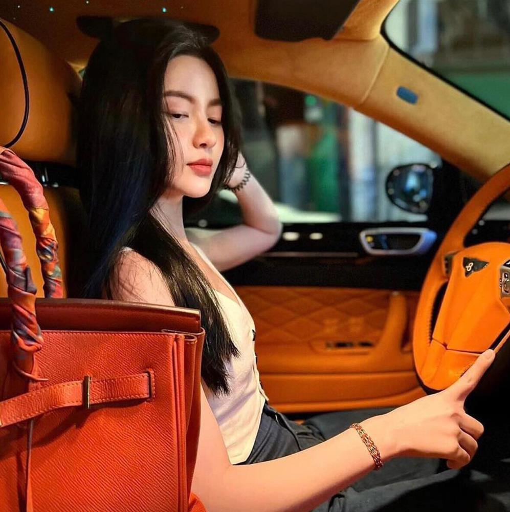 Bà xã mới cưới của Quang Hải: Sắc vóc mảnh mai, gu thời trang dát đồ hiệu-4