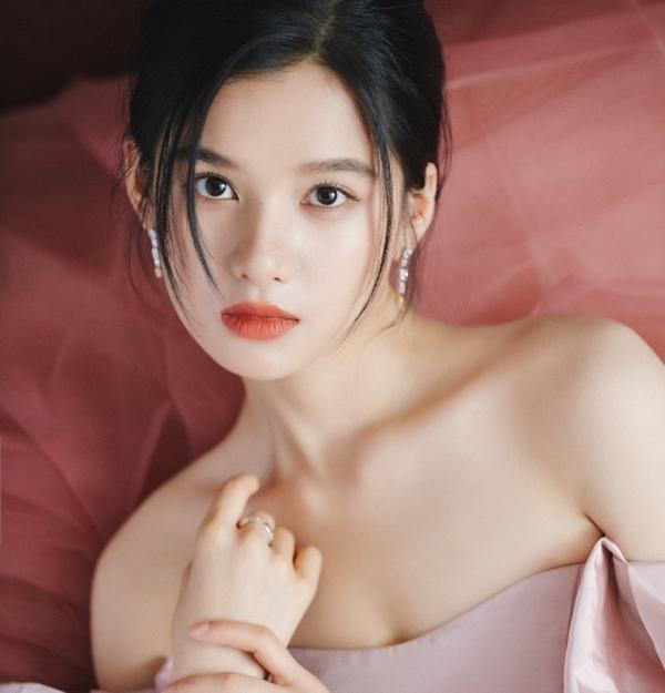 Tử vi ngày mai, thứ Năm 4/4/2024: Tuất tiền vàng chất chật nhà, Tý ngồi không cũng có lộc, Sửu hứa hẹn giàu có rực rỡ-1