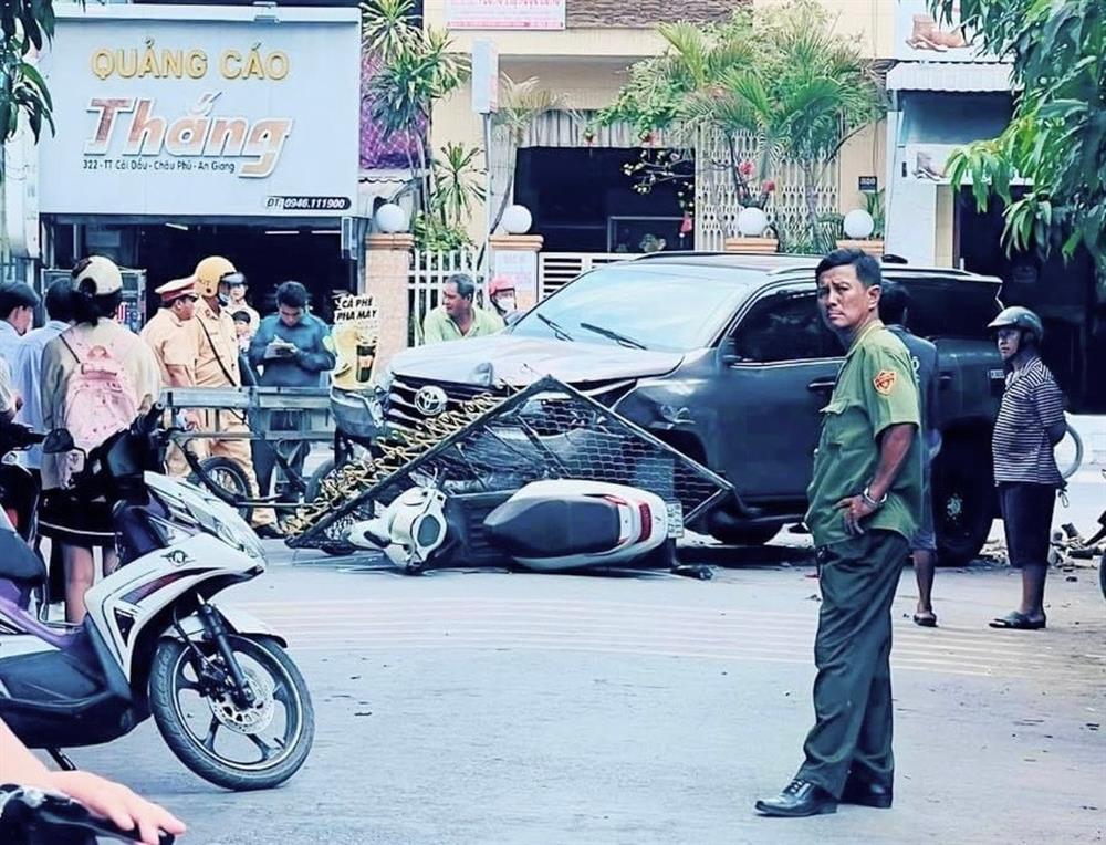 Thanh niên dương tính ma túy lái ô tô tông nhiều người ở An Giang-2