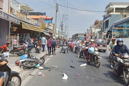 Thanh niên dương tính ma túy lái ô tô tông nhiều người ở An Giang