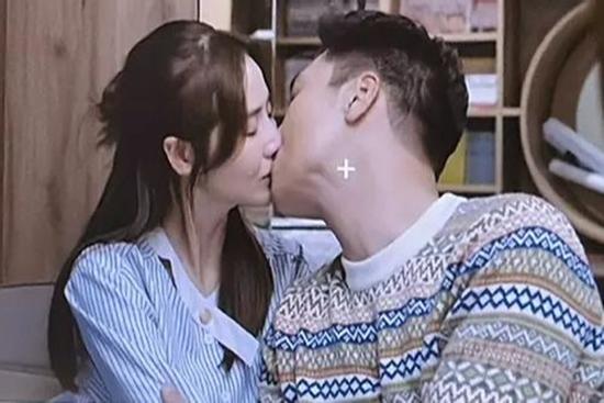 Mạnh Trường tự nhận là người hôn bạn diễn nữ nhiều thứ hai trên màn ảnh Việt