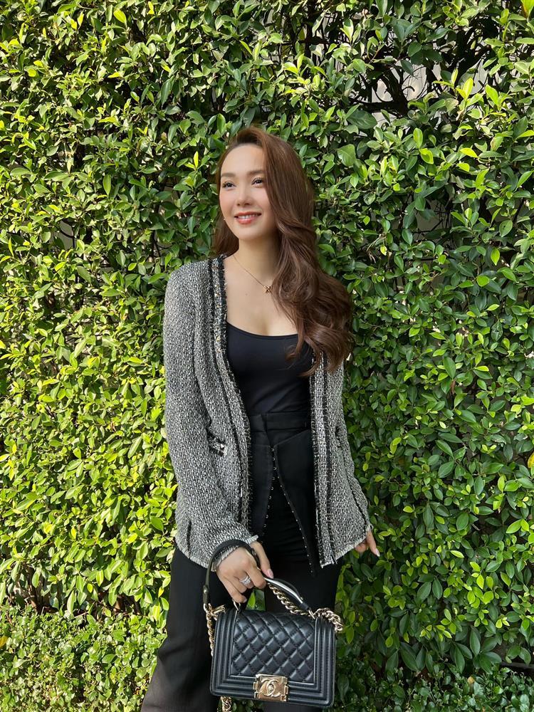 Minh Hằng chuộng mặc khoe vòng 1, được khen gái một con trông mòn con mắt-1