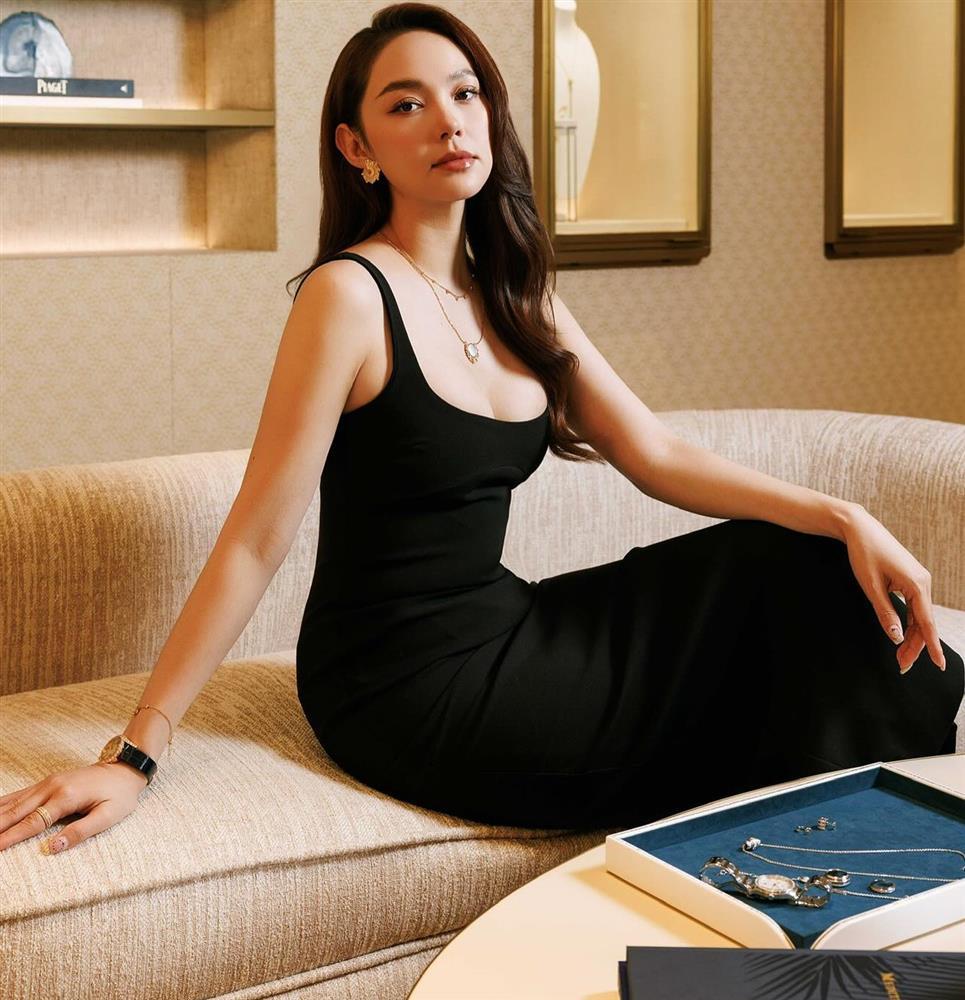 Minh Hằng chuộng mặc khoe vòng 1, được khen gái một con trông mòn con mắt-4