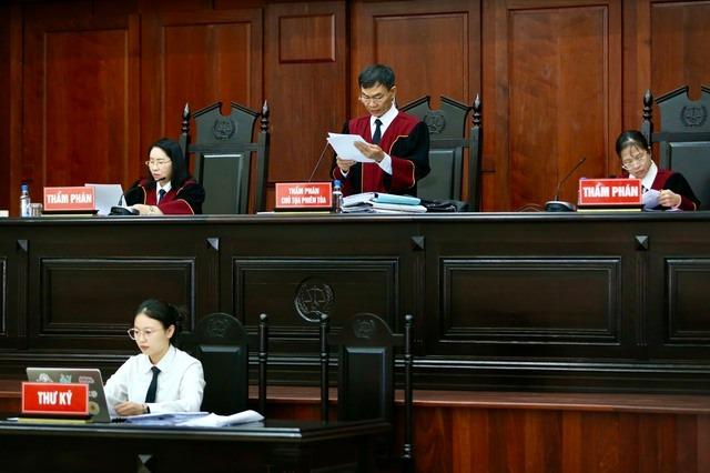 Hình ảnh bà Nguyễn Phương Hằng tại tòa sáng nay-1