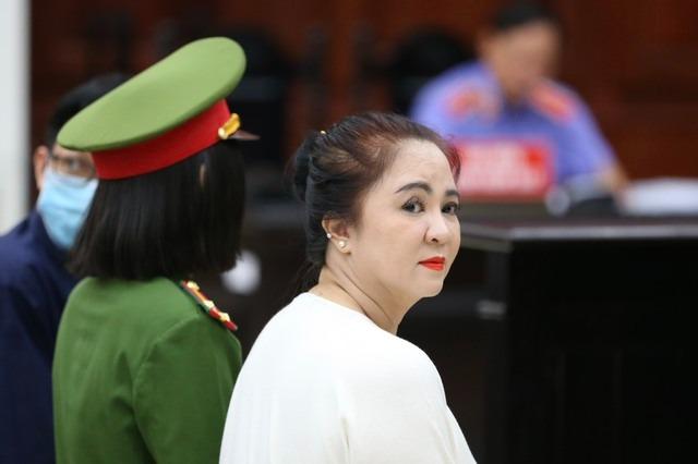 Hình ảnh bà Nguyễn Phương Hằng tại tòa sáng nay-4
