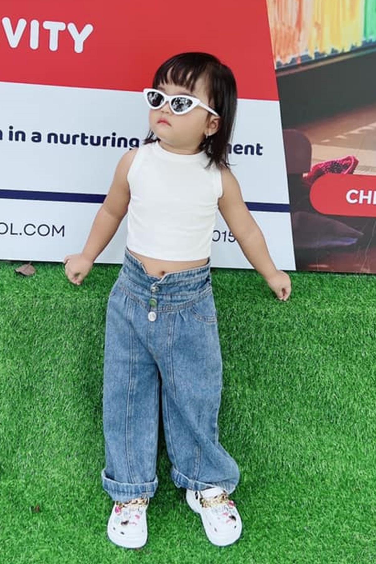 Con gái nhà Mạc Văn Khoa ngày nào bị chê kém xinh giờ trổ nét xinh xắn, còn được dạy dỗ cực khéo-7