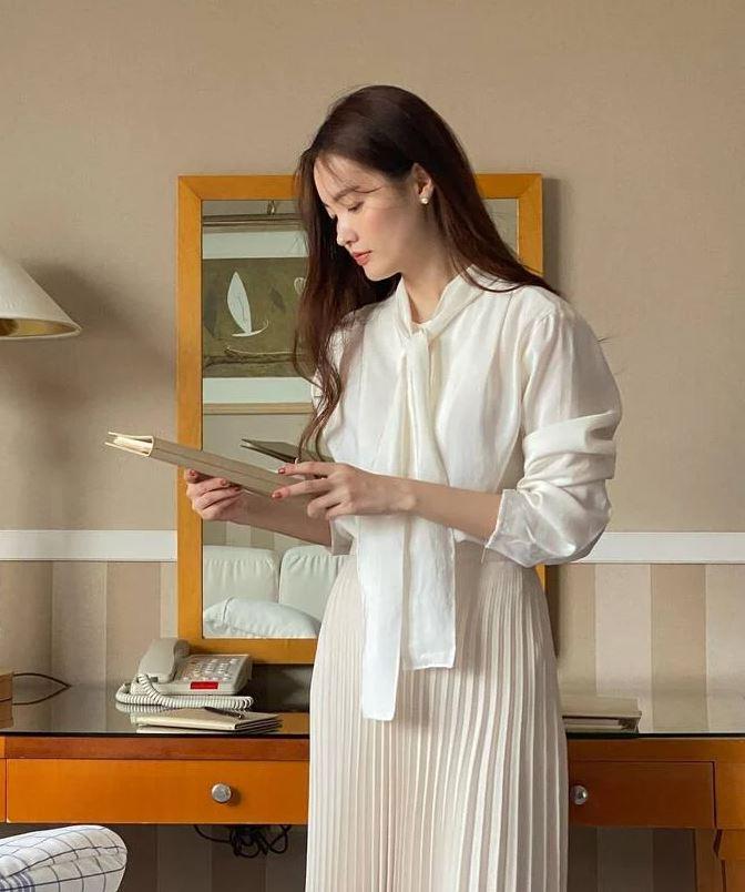 Chớm hè, sắm ngay 5 kiểu áo điệu đà nâng tầm phong cách-5