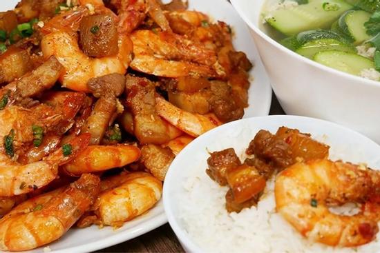 Đổi thực đơn cho cả gia đình bằng món thịt kho tôm