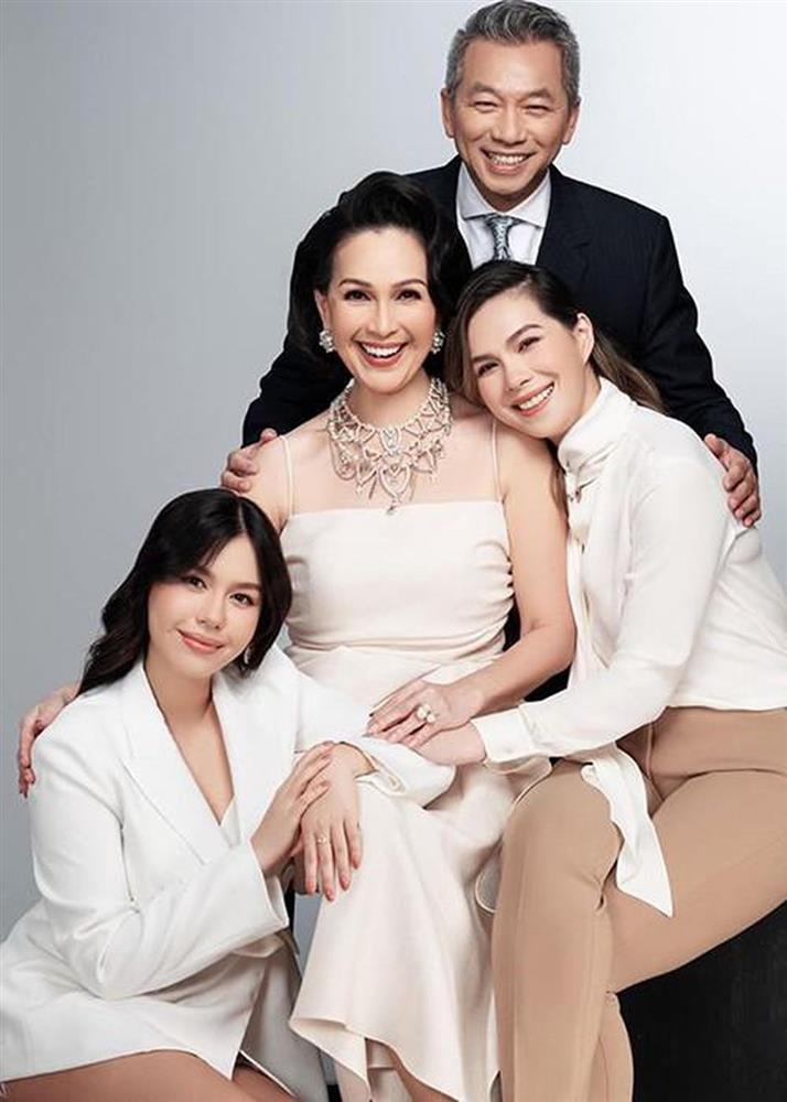 Nữ hoàng ảnh lịch nổi tiếng là tình cũ Thương Tín: Từng chủ động theo đuổi, hậu chia tay viên mãn làm vợ người ta-4