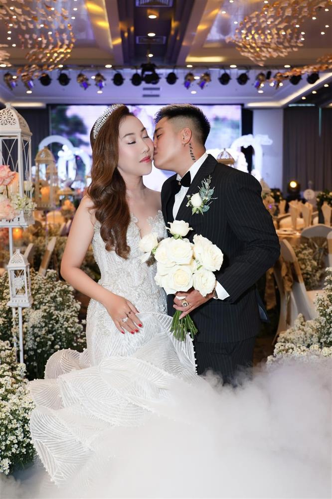 Người đàn ông ở TP.HCM mang bầu, sinh con thay vợ, nhận về hạnh phúc ngọt ngào-3