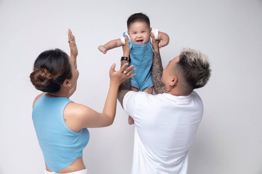 Người đàn ông ở TP.HCM mang bầu, sinh con thay vợ, nhận về hạnh phúc ngọt ngào-5