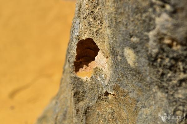 Sa mạc phủ kín nghìn cột đá hình thù kỳ lạ, cảnh ngoạn mục chưa từng có-6