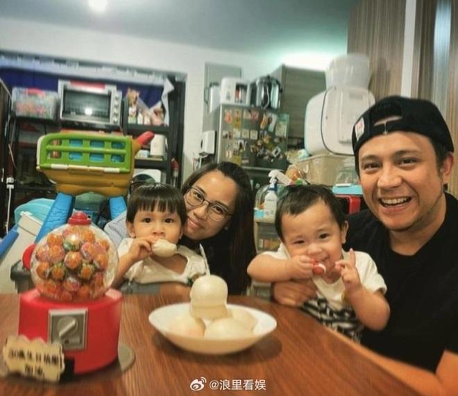 Trương Trí Hằng, nam thần Hong Kong một thời tiêu tan sự nghiệp sau bê bối tình ái, giờ phải phát tờ rơi, ship đồ ăn để có tiền nuôi 4 con-2