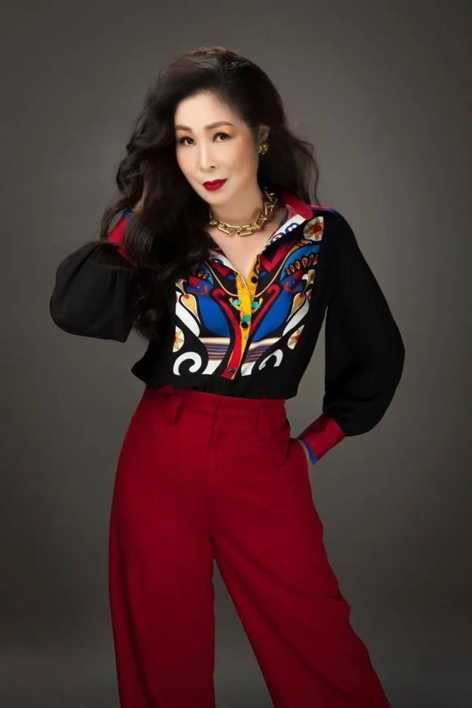 Ngỡ ngàng với sắc vóc trẻ trung của NSND Hồng Vân sau cú lột xác ngoạn mục, còn rủ rê ông xã cùng giảm cân-6