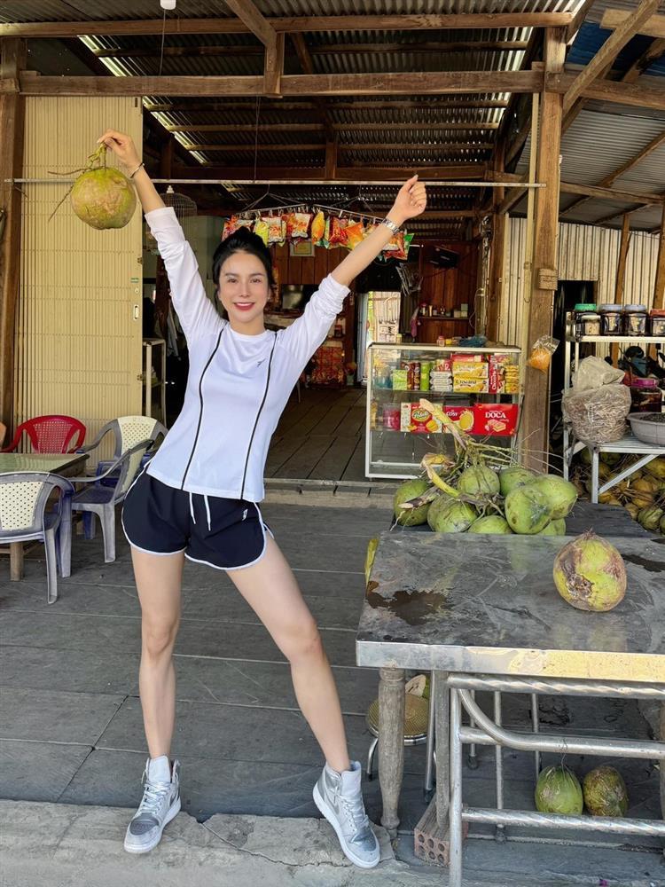 5 chị đẹp lập nhóm nhạc: Nhan sắc Huyền Baby, Diệp Lâm Anh gây chú ý-8