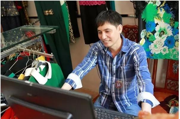 Bố ruột Sơn Tùng gây sốt khi cover lại bản hit của con trai, visual ở độ tuổi U60 khiến dân tình khen ngợi-6