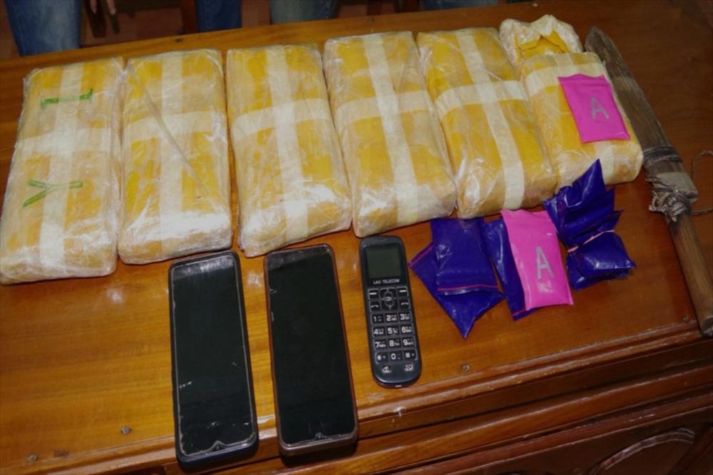 Hai người nước ngoài vận chuyển 36.000 viên ma túy vào Việt Nam-2