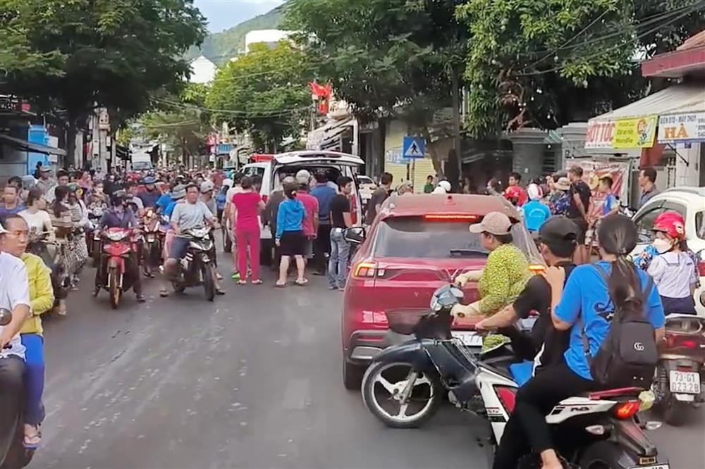 Hàng loạt học sinh tiểu học và THCS ở Nha Trang nhập viện