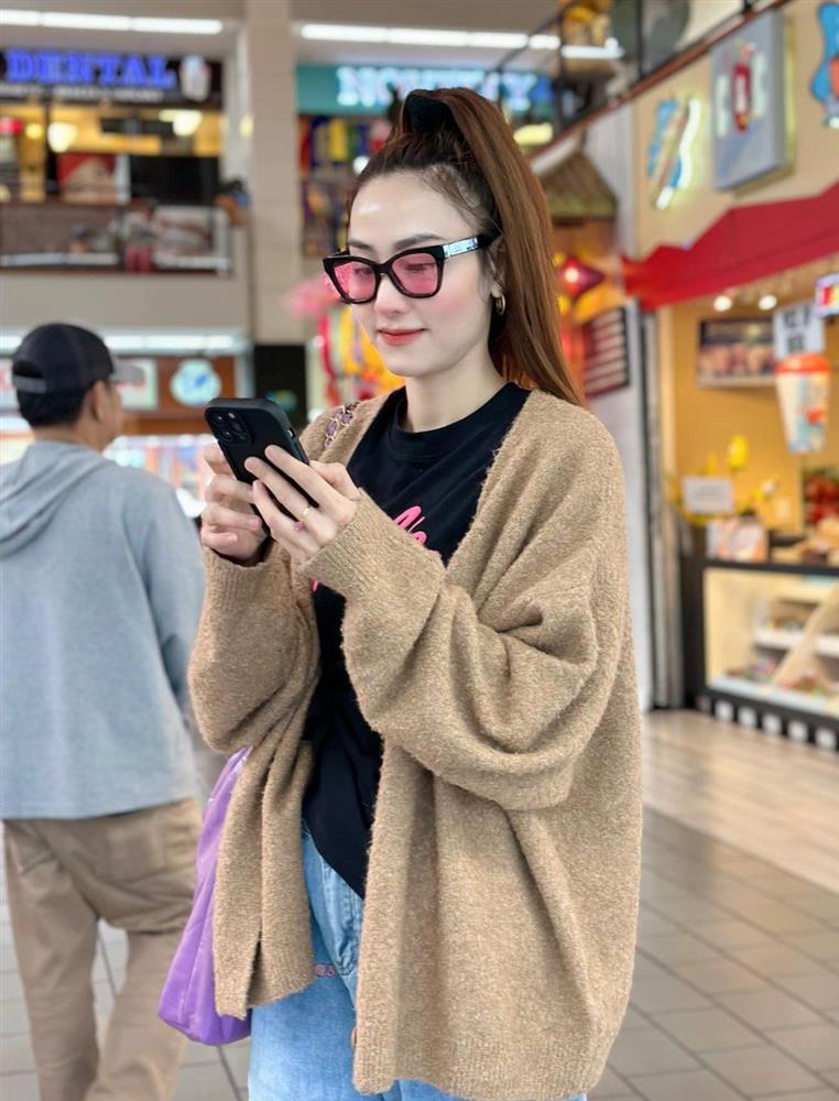 Ngân Khánh khoe ảnh, dân tình xin vía da đẹp, lỗ chân lông vô hình ai nhìn cũng mê-1